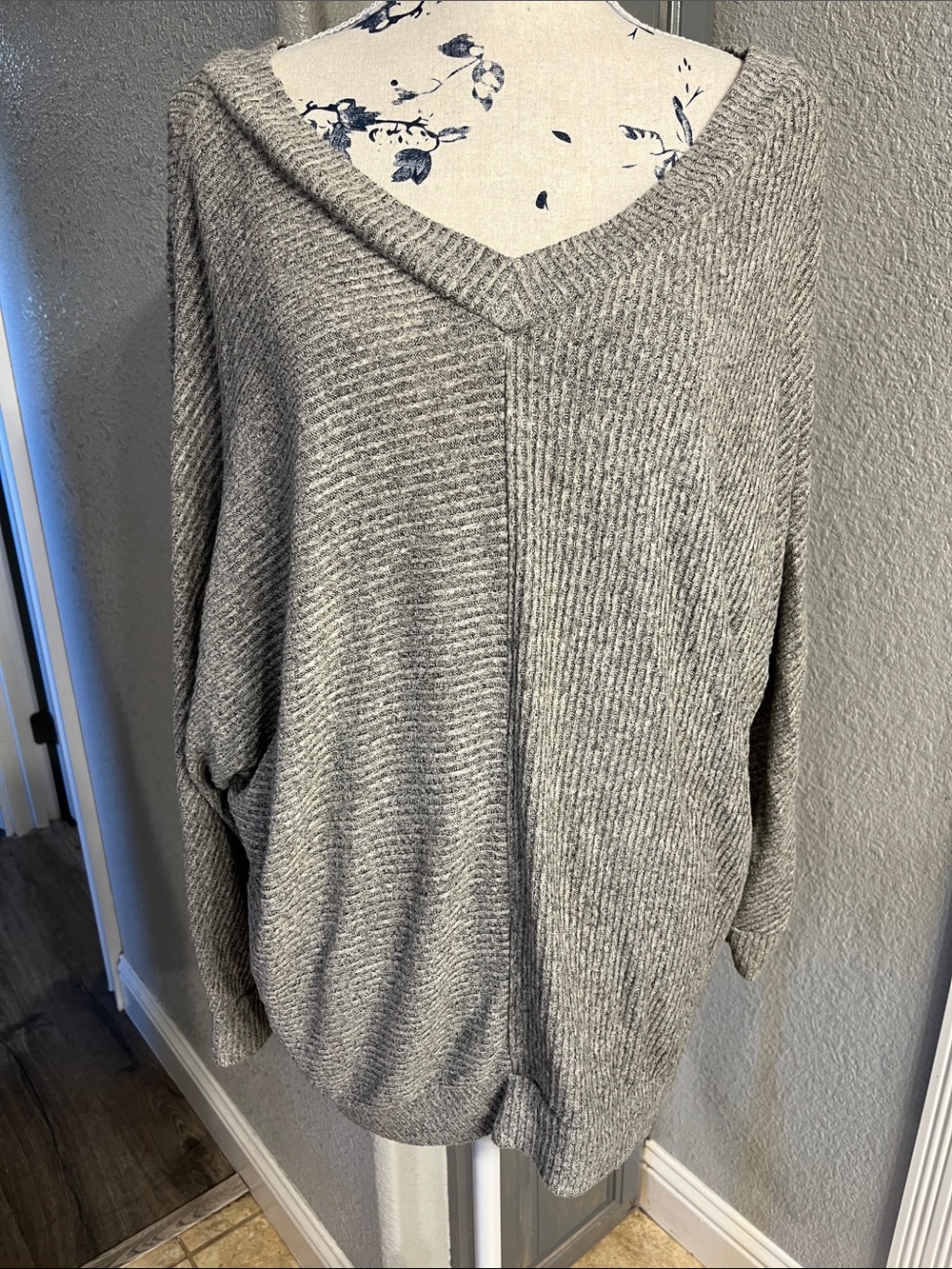 Relaxed V-Neck Ribbed Sweater - Gray